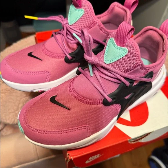 Nike Presto Kids Pink Sneakers size 3 - Picture 1 of 7